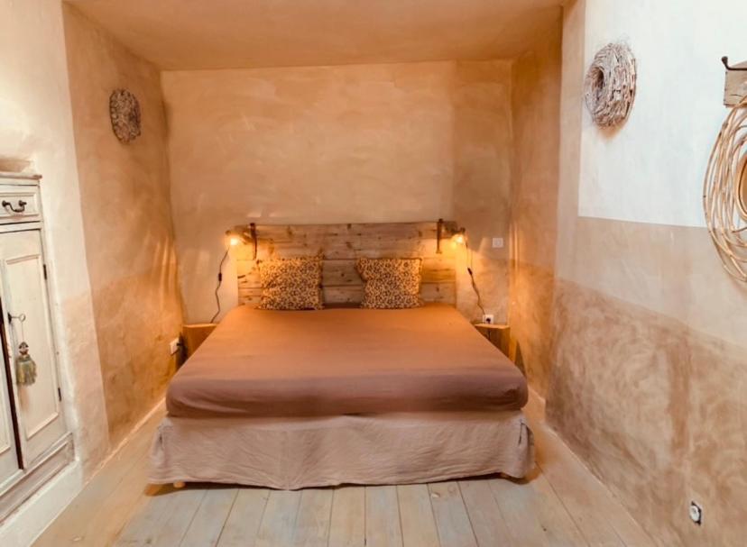 サン・サテュルナン・ダプト Le Vieux Portail Bed & Breakfast エクステリア 写真